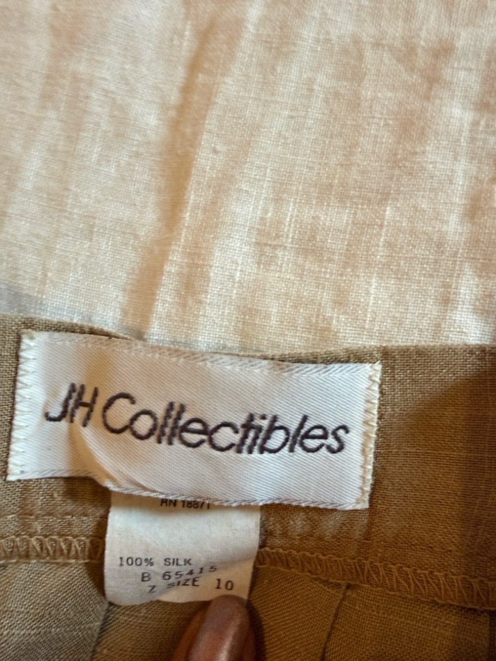 100% RAW SILK Vintage Pleated Midi Skirt in Taupe - Picture 2 of 4